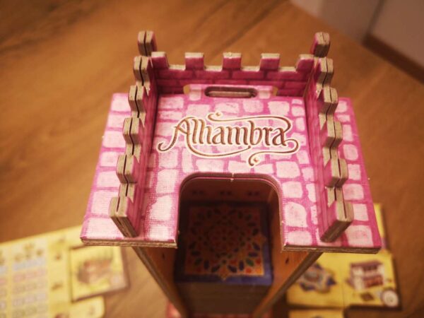 wieża - element gry planszowej Alhambra